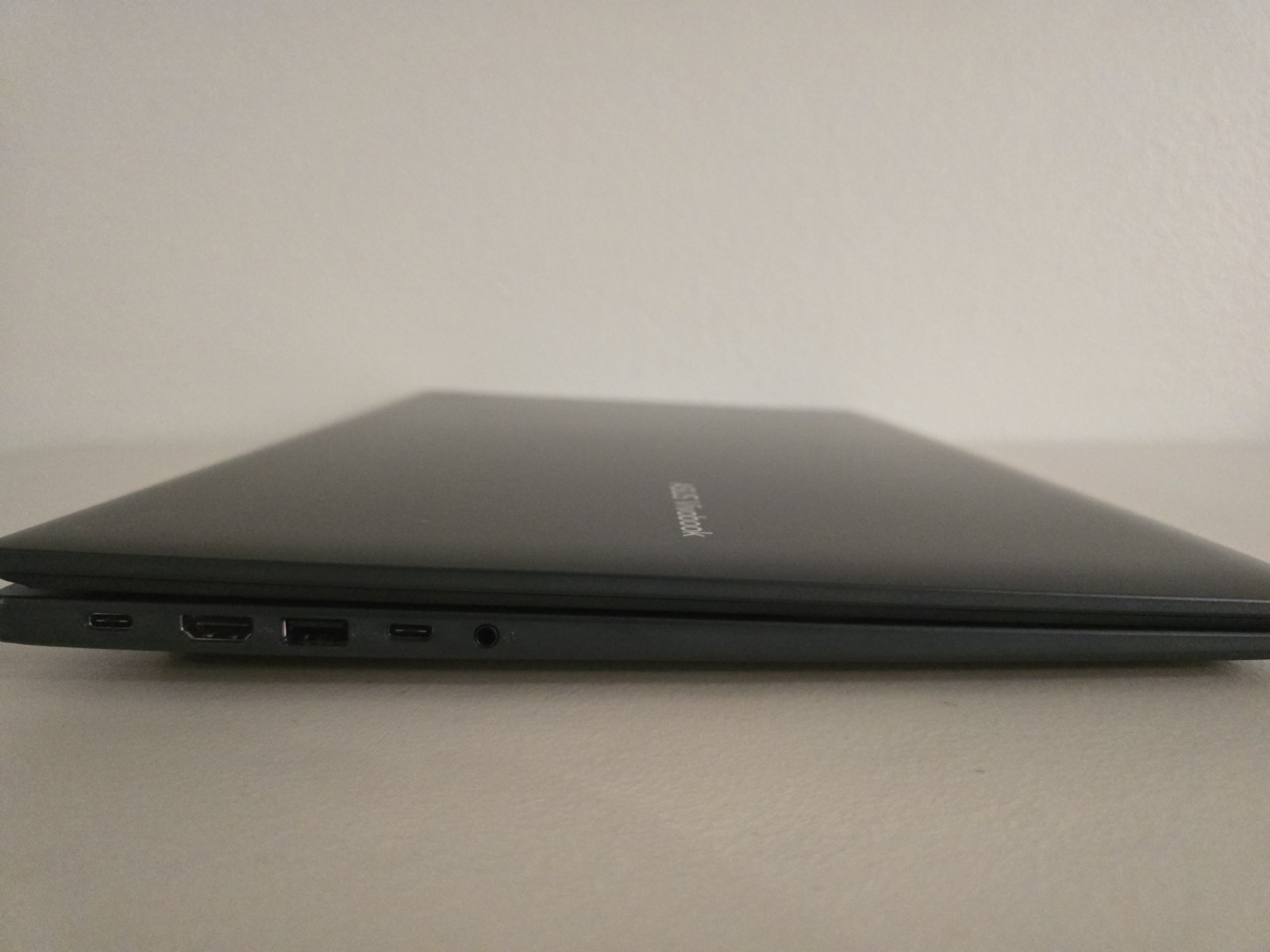 ASUS Vivobook 18 M1807H 18″ AMD Ryzen 7 260 32GB DDR5 1TB SSD Windows 11 Home