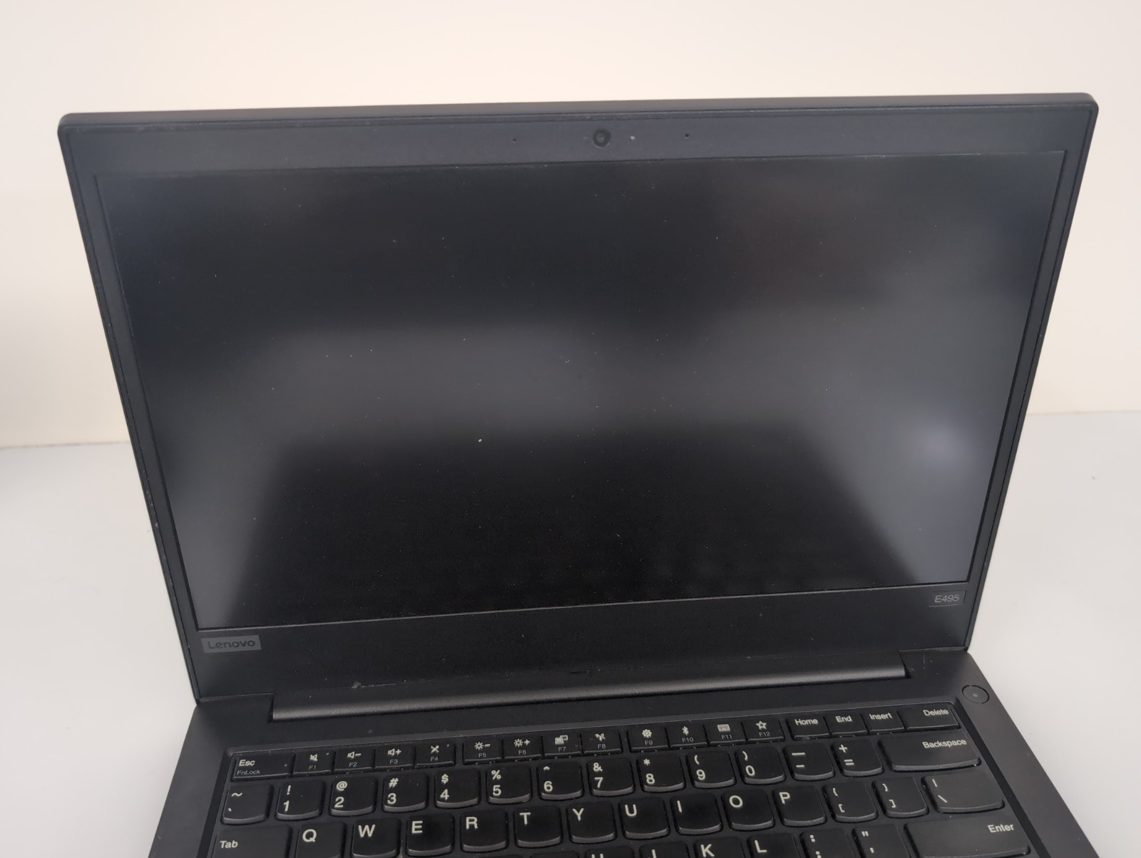 Lenovo ThinkPad E495 14″ W/ Ryzen 7 3700U W/ Radeon Vega Mobile 8GB 256GB SSD