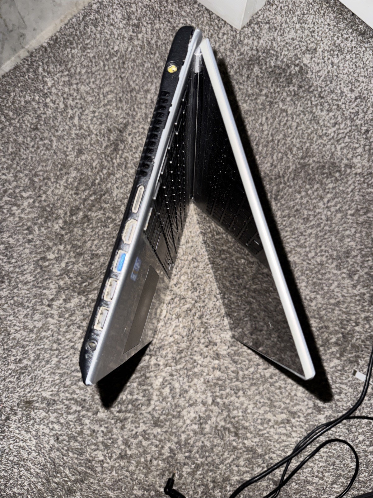 Cracked Acer Aspire v5-571P i3-3227U 1.9ghz 4GB RAM 500GB HDD Win 10 H For Parts