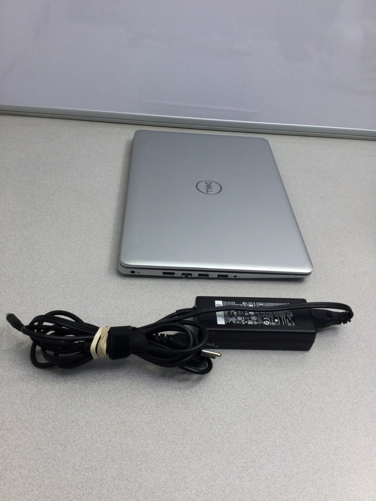 dell inspiron 5584 core i7-8565u @1.80ghz 15.6” 8GB RAM 256GB SSD WIN 11 PRO