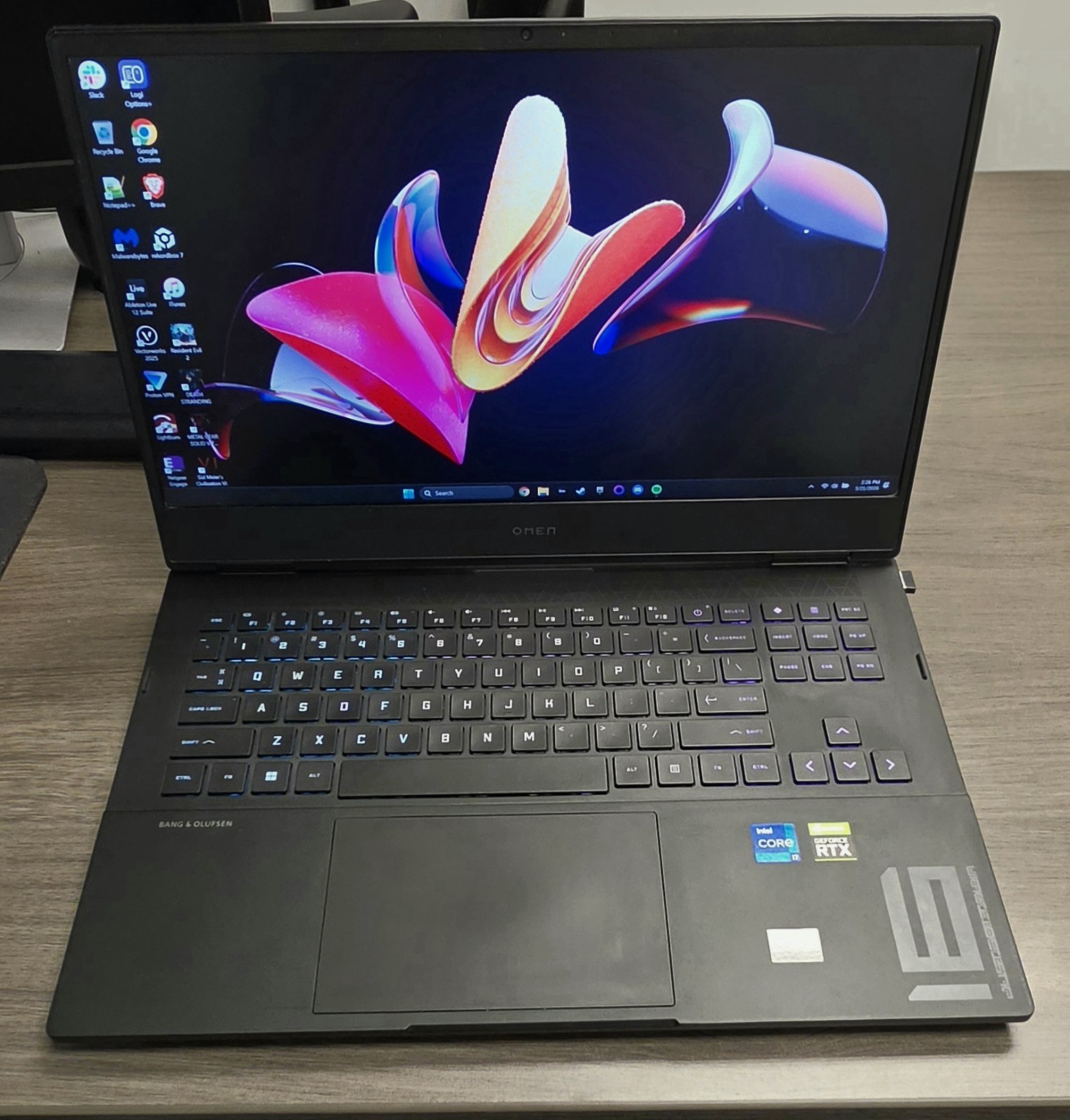 HP OMEN 16″ (RTX 3060 6GB, 1440p QHD 165hz, 16GB RAM, Intel i7-12700H, 1TB SSD)