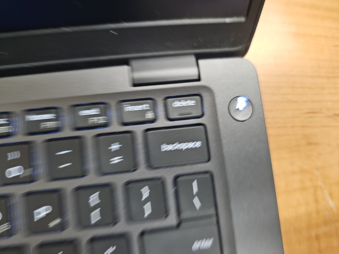 Dell Latitude 5400 Intel Core i5-8365U 16GB RAM 256GB SSD Batt Exc Dinged Corner