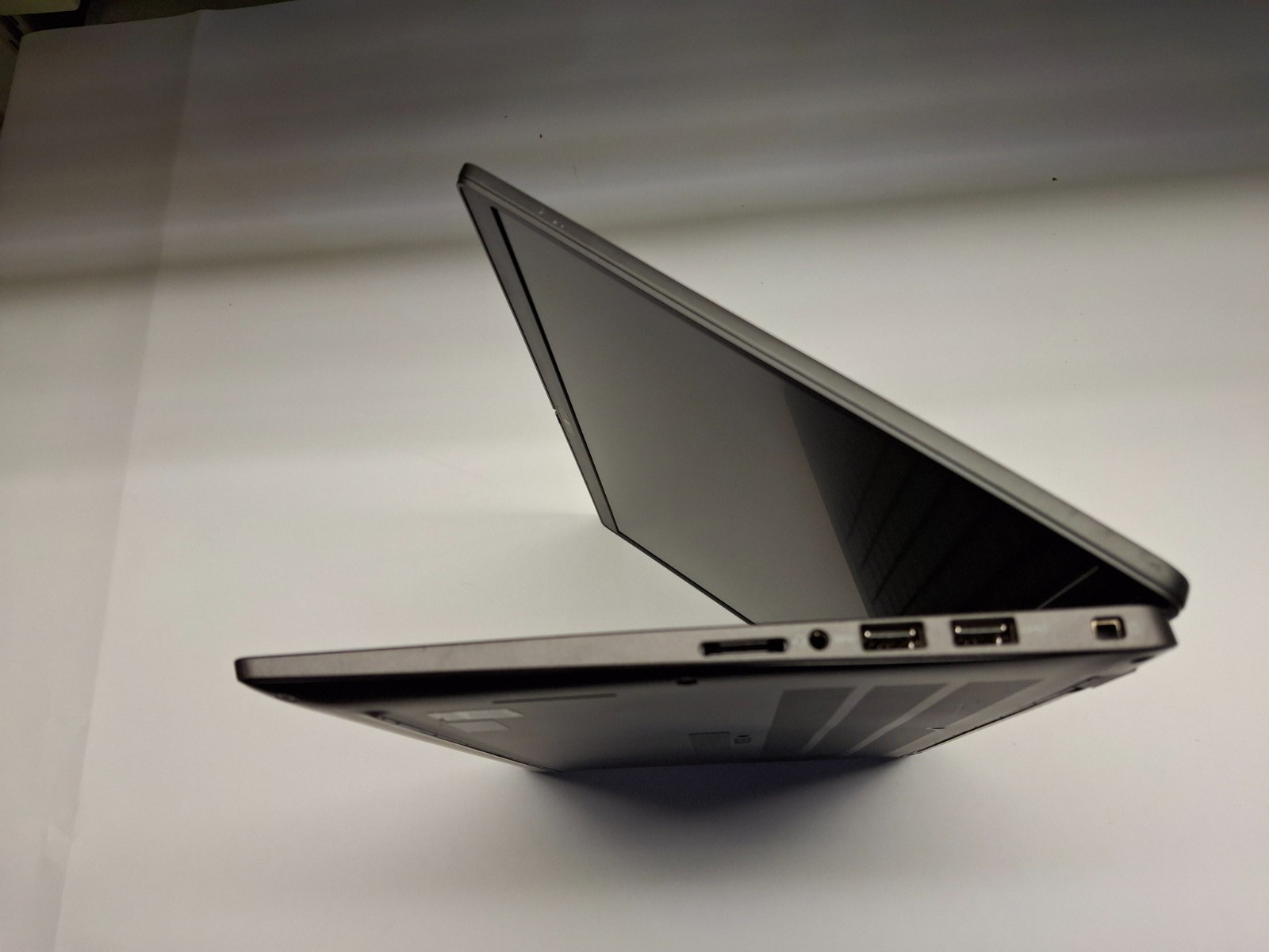 Dell Latitude 7410 14″ Intel 6 Core i7-10810U 16GB Ram 256GB NVMe SSD Win11P