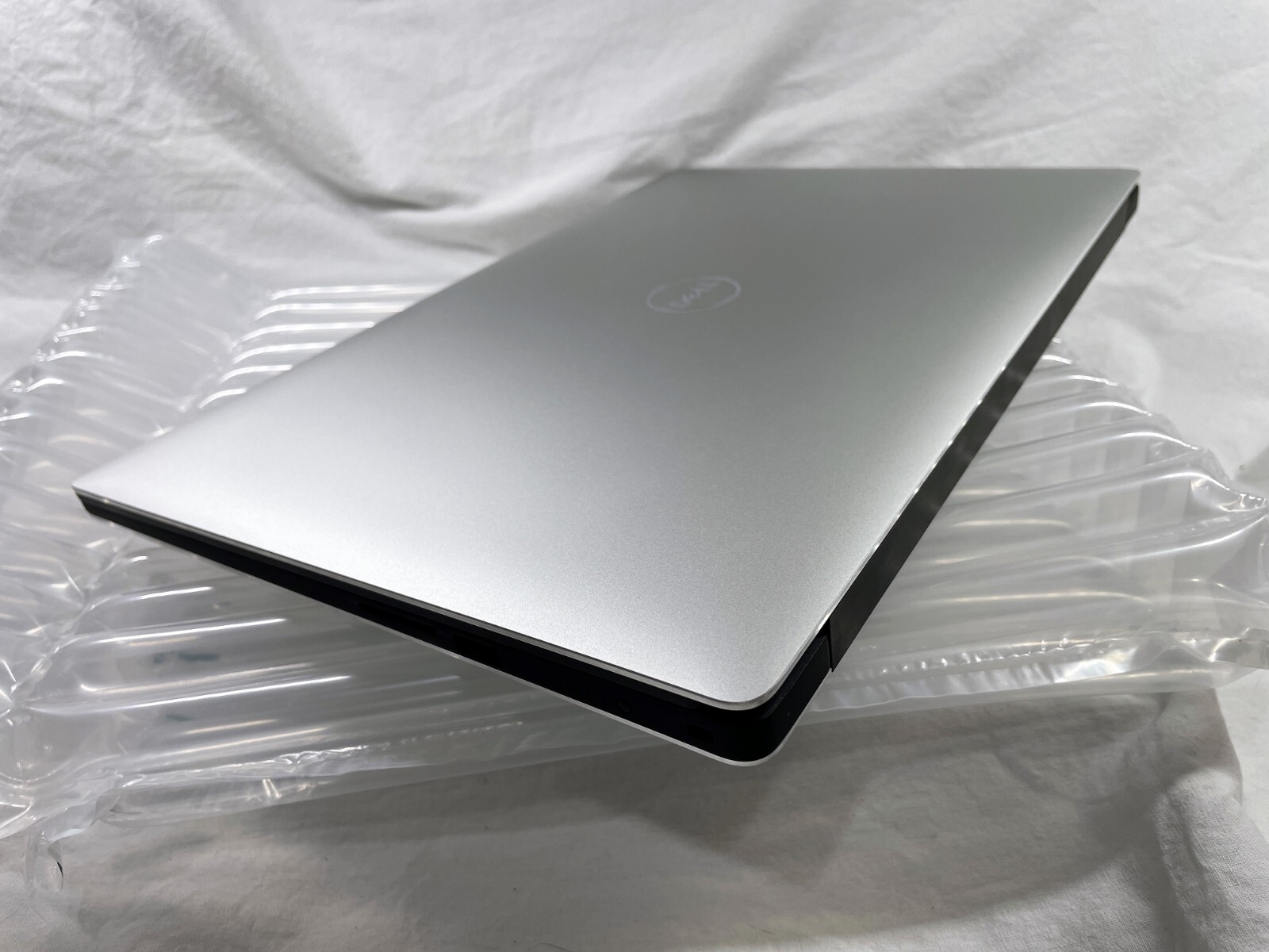 Dell XPS 15 7590 | i9-9980HK 2.4GHz | 4K OLED | 2TB | 32GB | Grade A