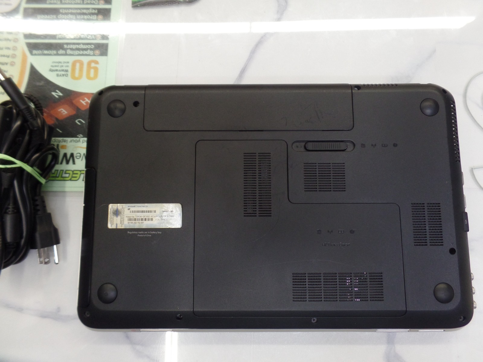 Brushed Aluminum 15″ HP Pavilion DV6-6123cl 1.40GHz Amd A6 6GB 500GB win10 DVD