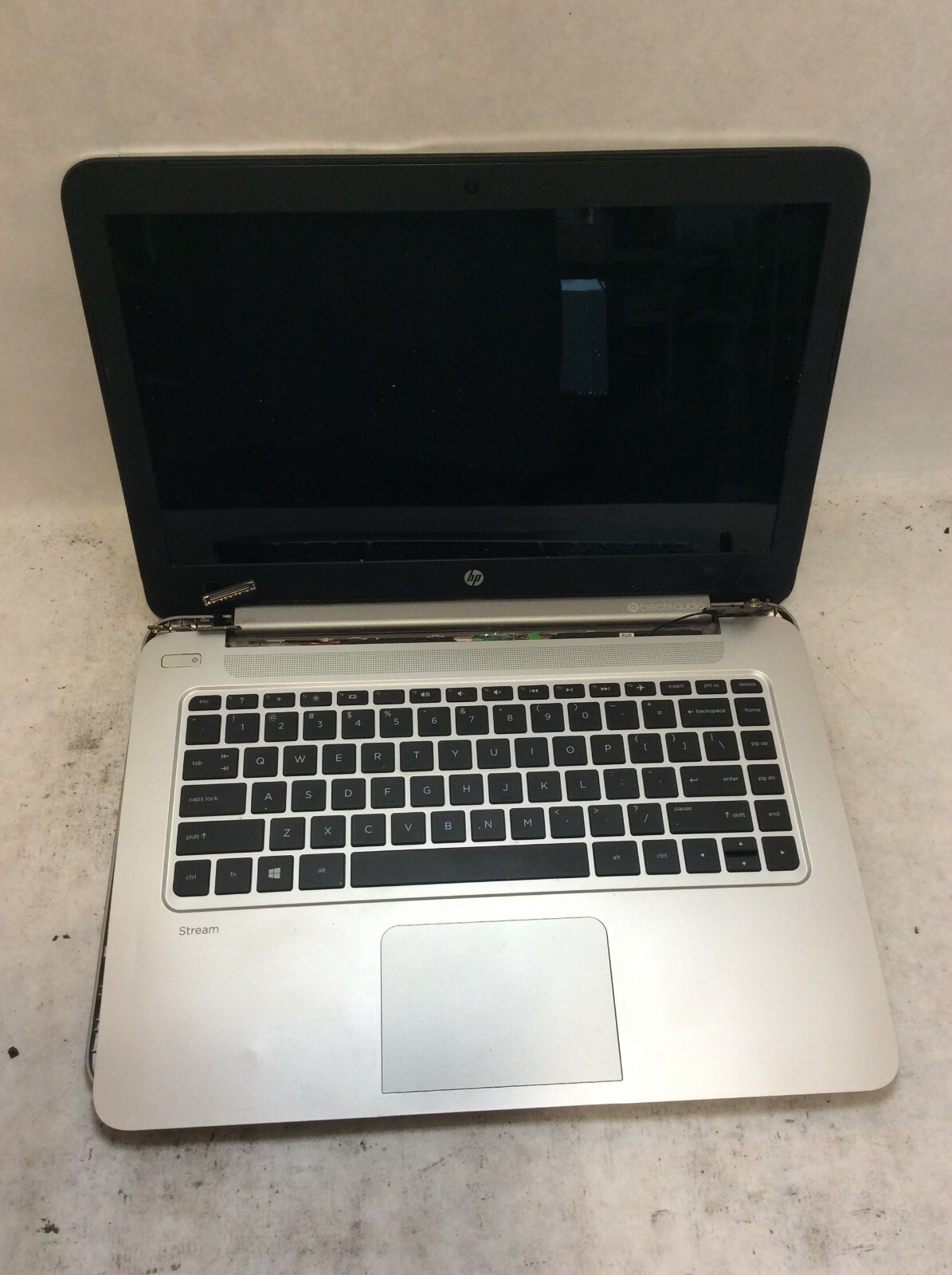 HP Stream 14-z010nr Laptop 14″ AMD A4 FALLING APART -PP