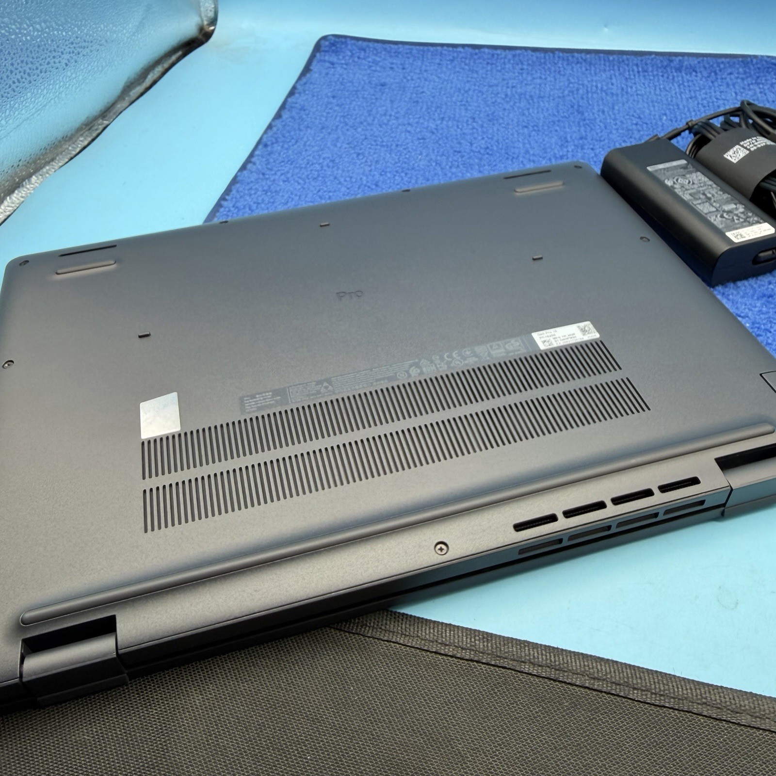 Dell Pro 16 PC16255 16″ PC Notebook – AMD Ryzen 5 220, 8 GB, 256 GB – Scratched