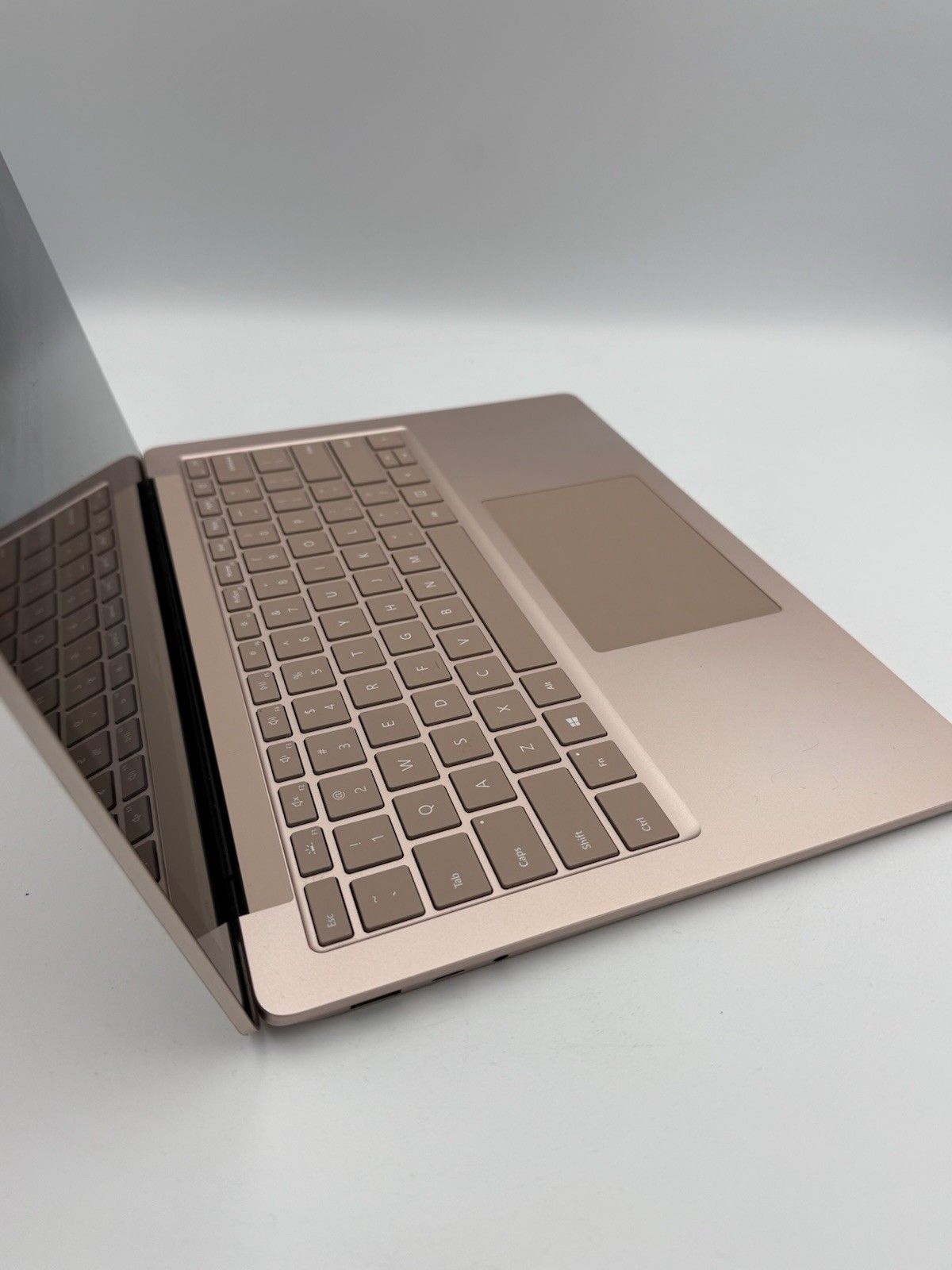 Microsoft Surface Laptop 4 13.5” Sandstone – Ryzen 5 | 16GB RAM | 256GB – 56C