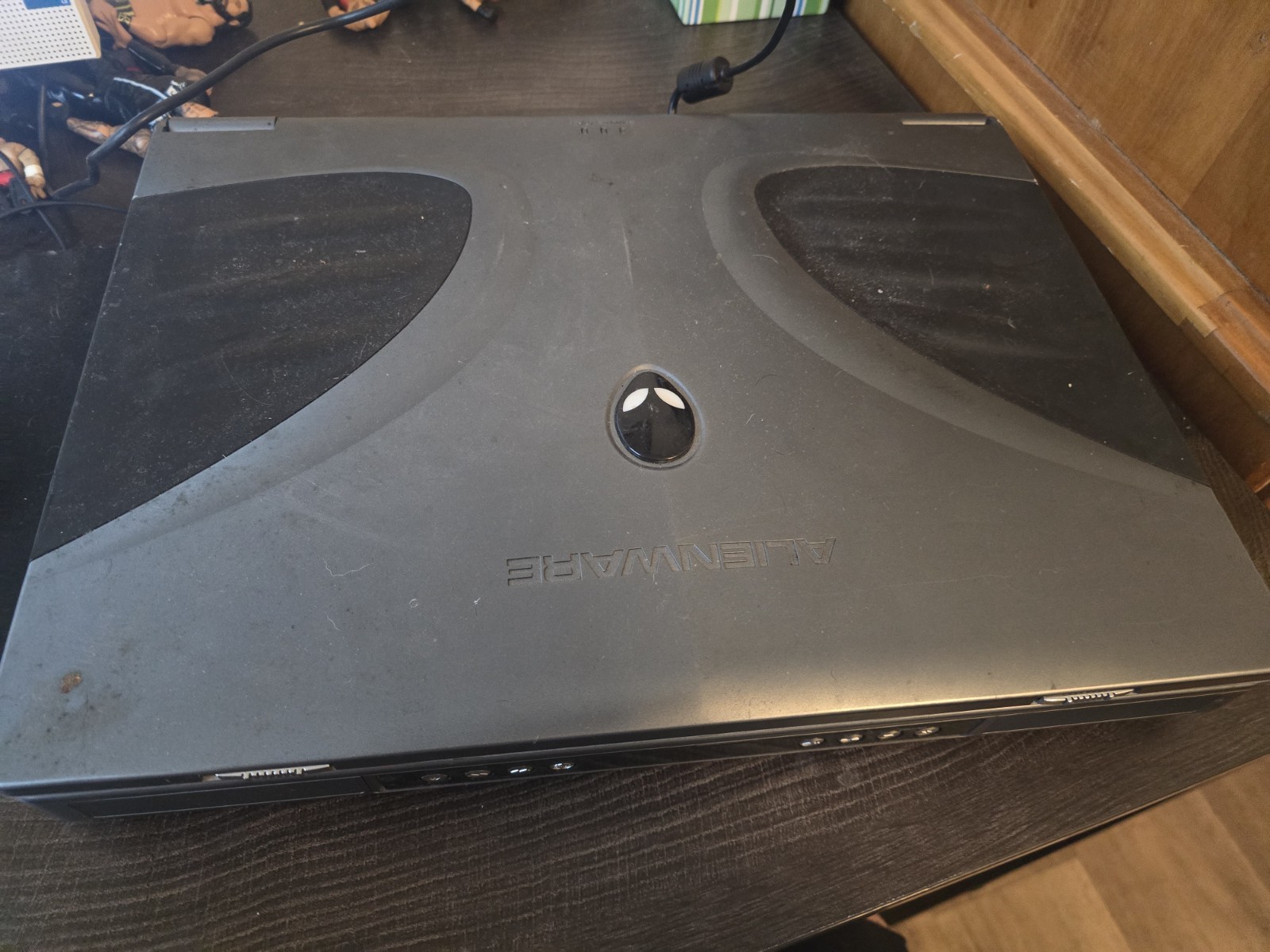 Alienware Area-51 M9700 17in AMD Turion 64 X2 2.0GHz 1GB 120GB XP Pro Black