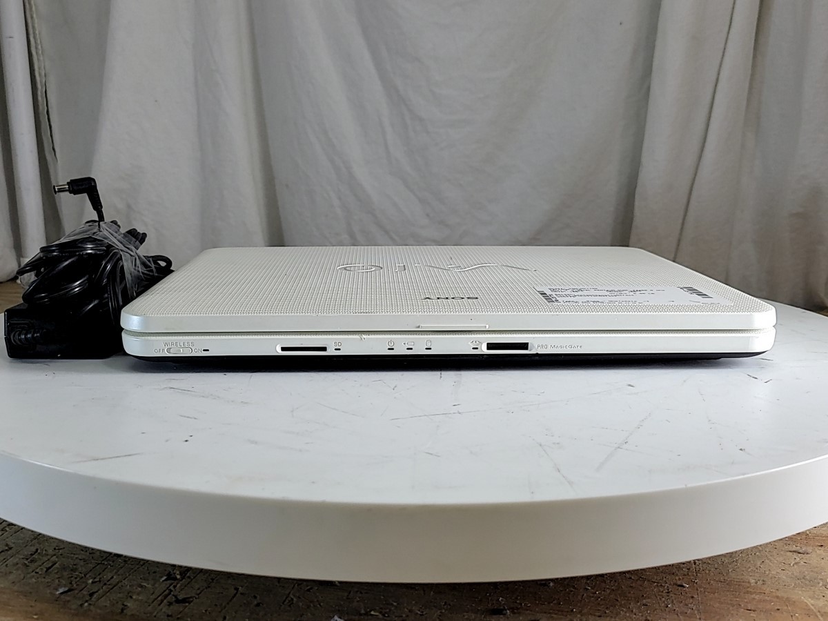 SONY VAIO VGN-NS110E Laptop PENTIUM DUAL T3200 2GB 160GB SEE NOTES