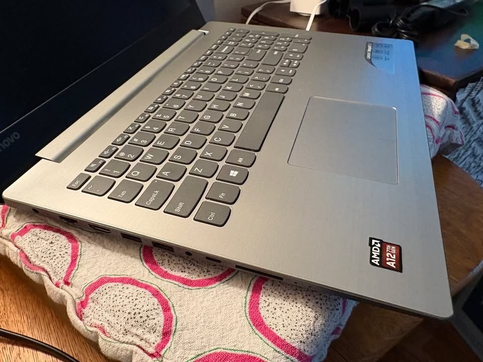 Lenovo Ideapad 320 AMD A12/ 12 gigs Ram/ 256SSD/ DVDRW power cable