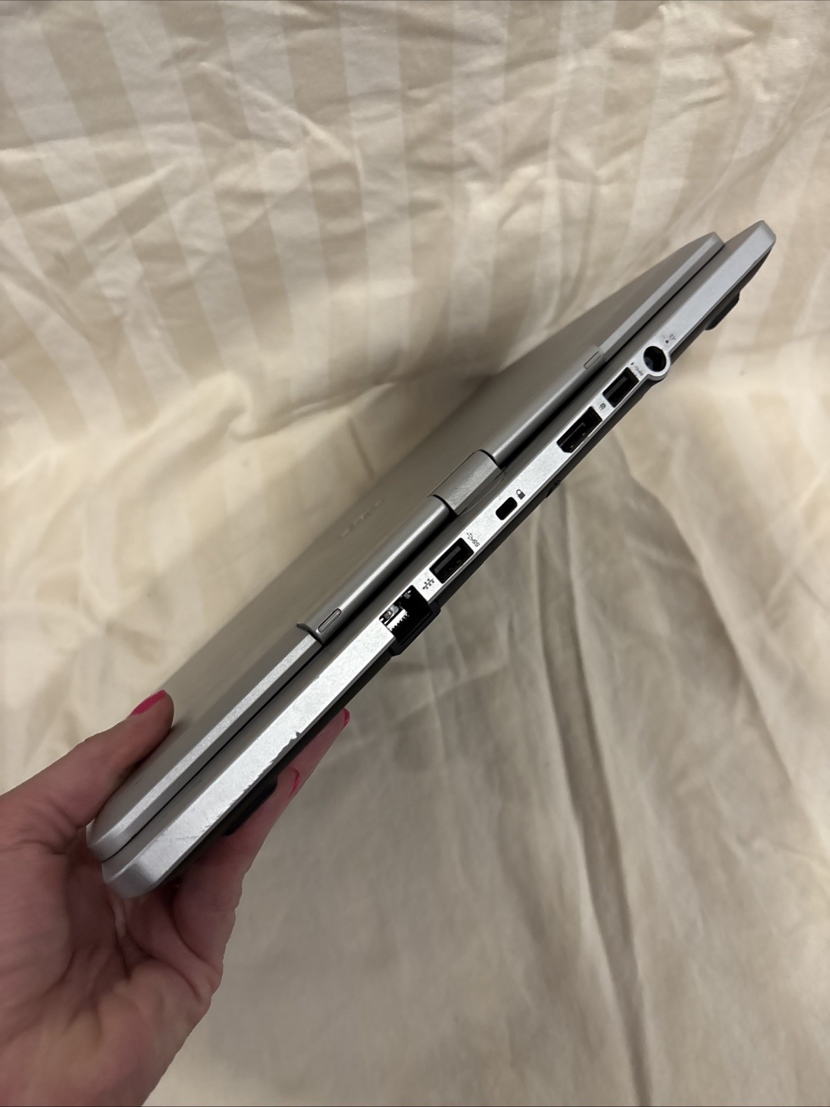 HP EliteBook Revolve 810 G3 – 11.6″ HD, 2.2GHz i5, 4GB RAM, 128GB SSD