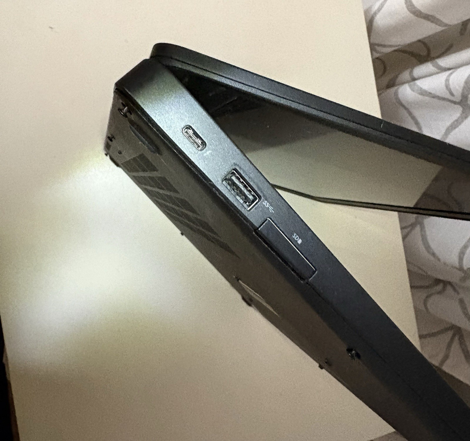 DELL LATITUDE 5591 15.6″ i5-8400H, **READ, NO SSD, NO RAM**