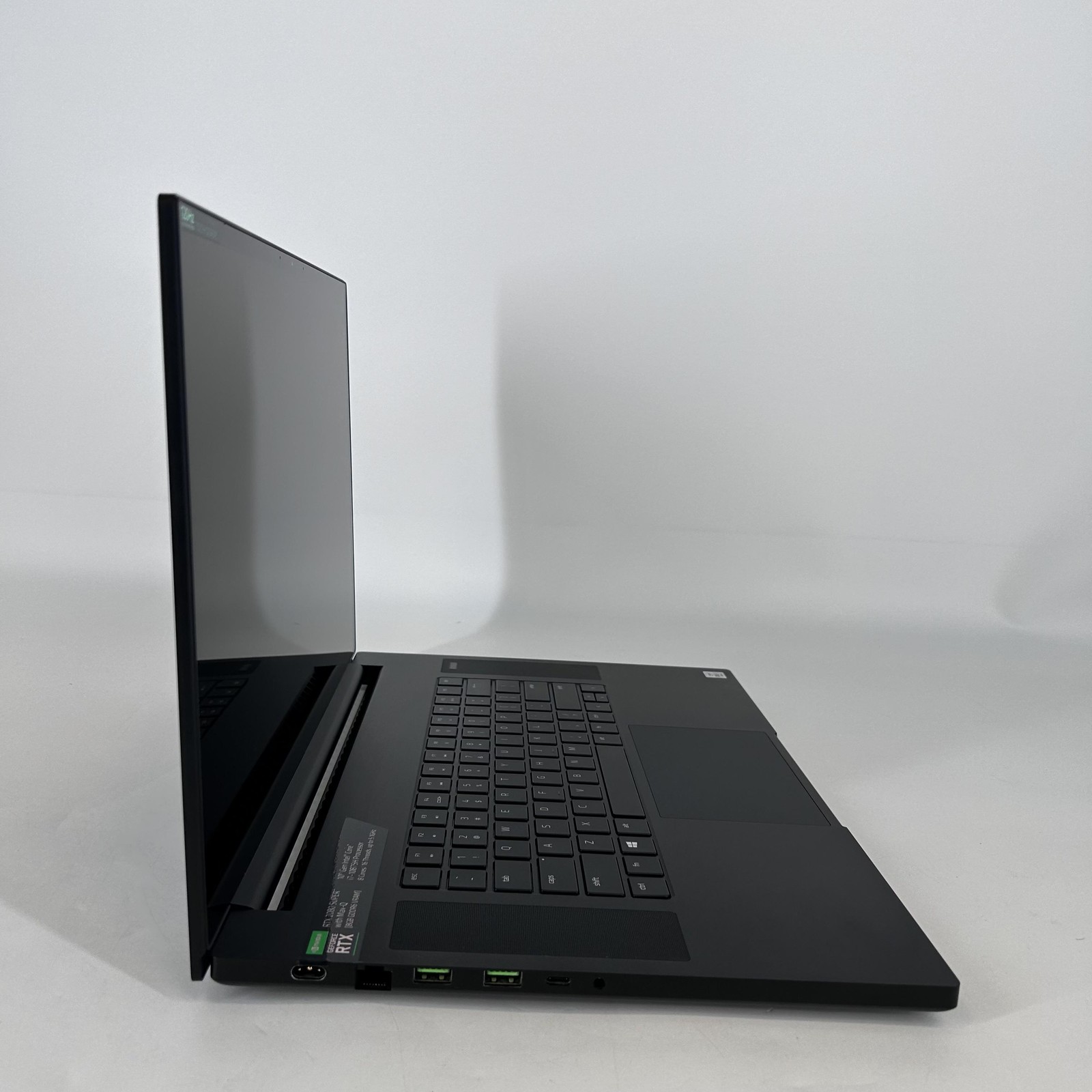Razer Blade Pro 17 4K TOUCH i7-10875H 2.30GHz 32GB 2TB/1TB RTX 2080 Super Max-Q