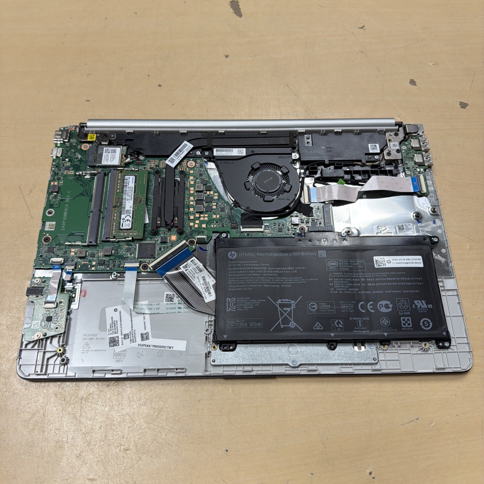 *PARTS HP NOTEBOOK 15-DY1027OD i7-1065G7 @ 1.30 GHz, 8GB RAM, NO HDD/OS