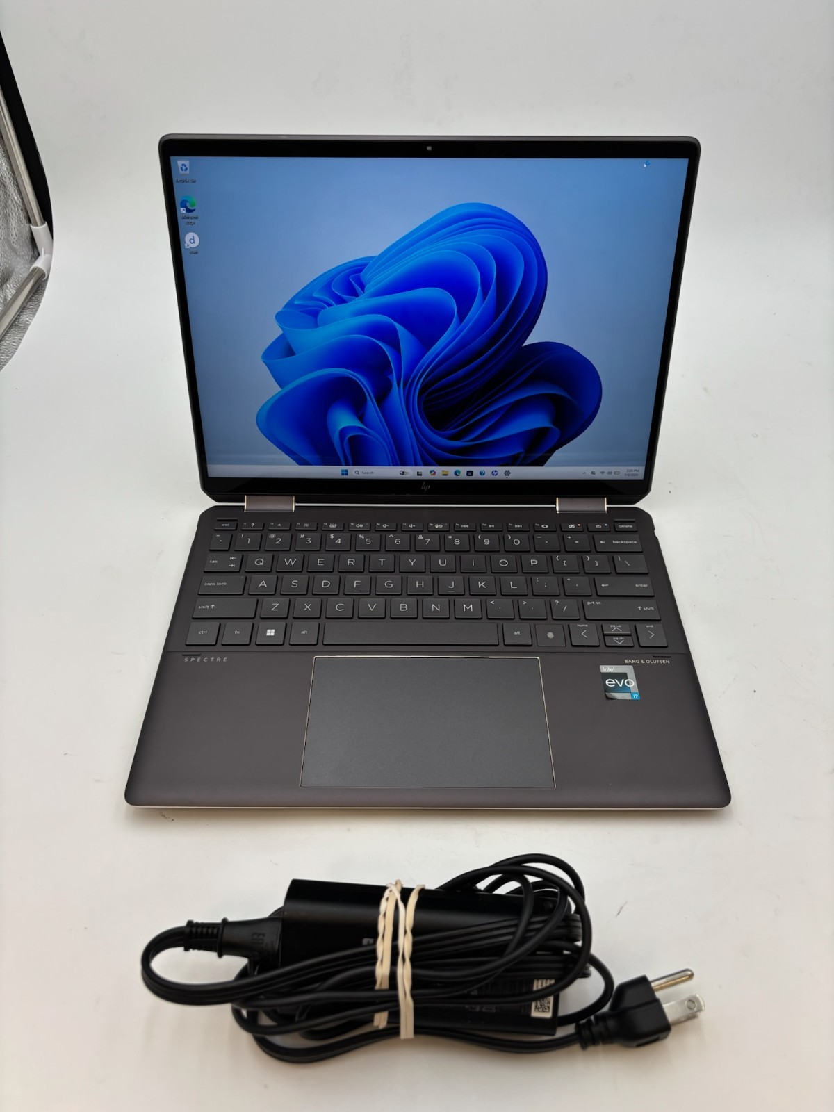 HP Spectre x360 2-in-1 14-ef2013dx 13.5″ 512 GB SSD 16 GB RAM i7-1355U