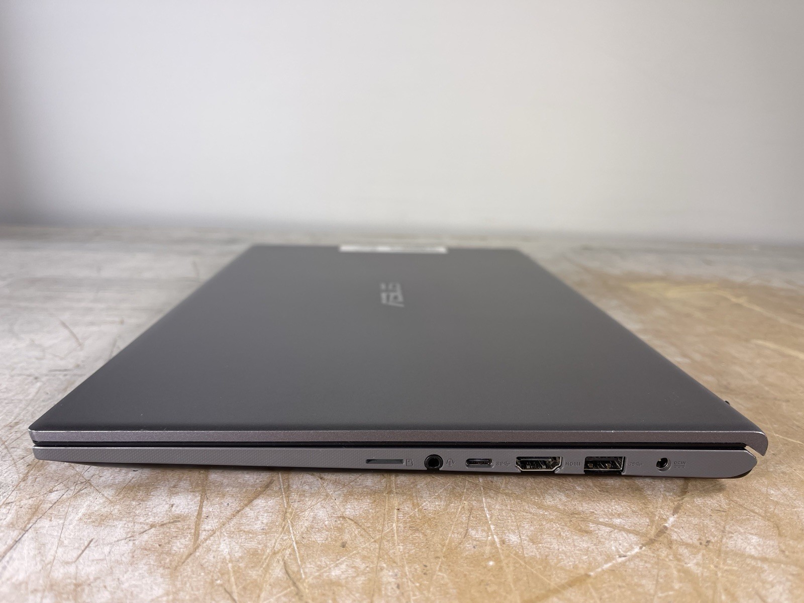 ASUS VIVOBOOK F512D RYZEN 5 3500U @ 2.10GHz, 12GB RAM, NO HDD/OS