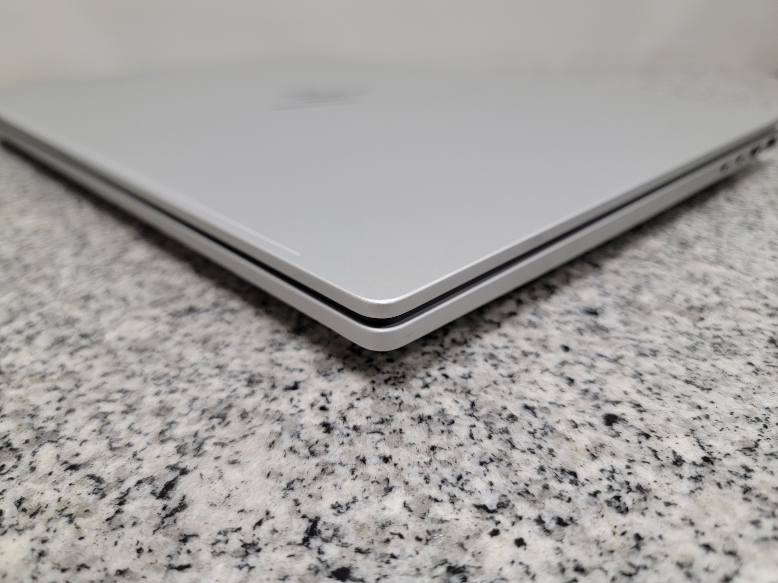 HP OMNIBOOK 7 Laptop 16-az0097nr Intel Core 9 270H OLED 32GB RAM 2TB SSD