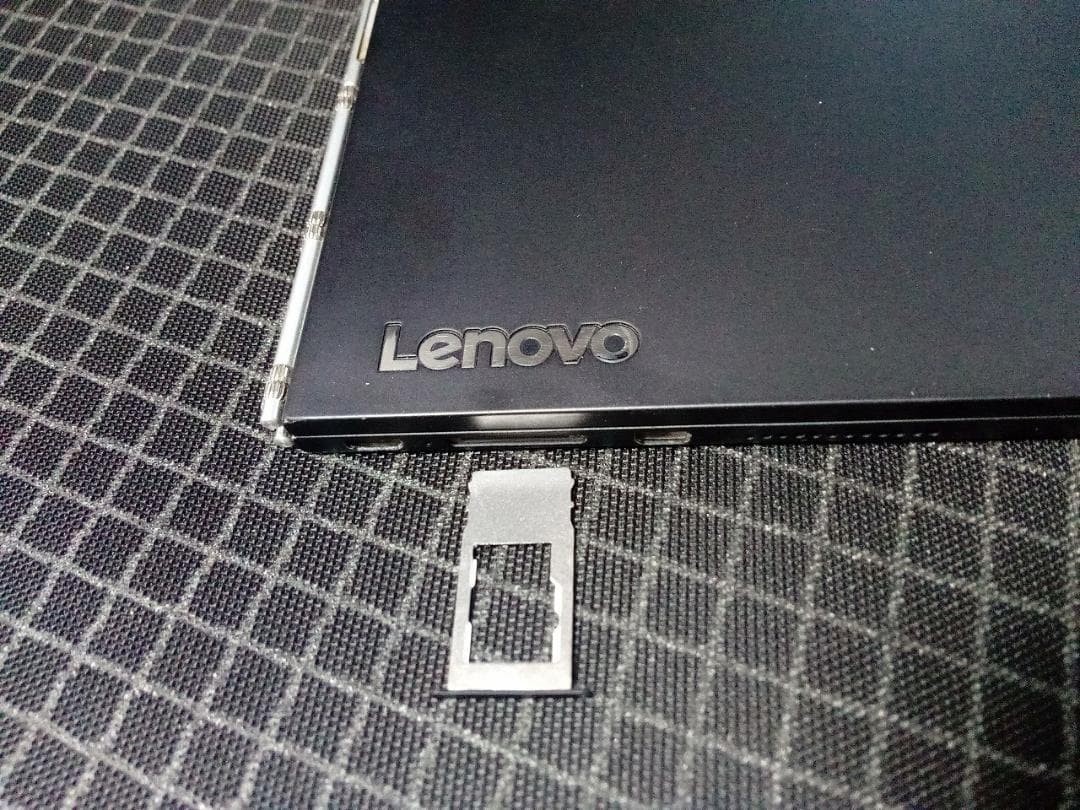 Lenovo Yoga Book YB1-X91F 10.1″ Windows 10 Tablet 4GB 64GB Halo Keyboard