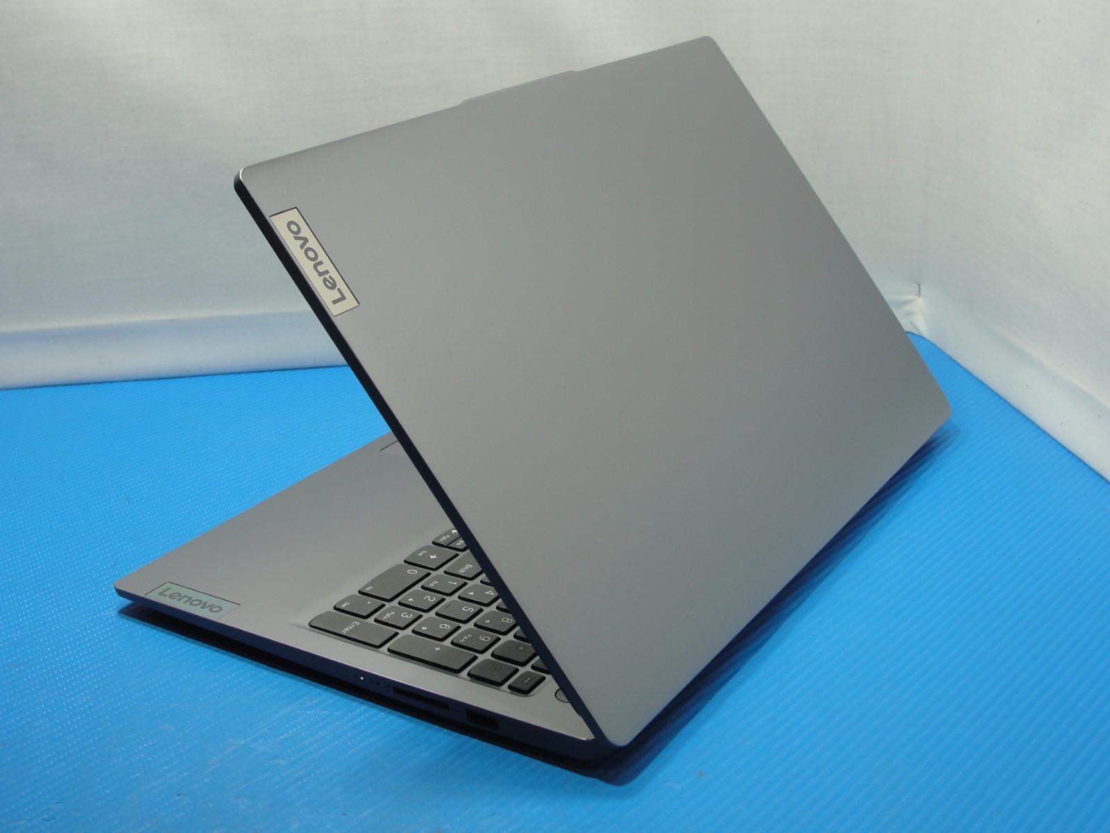 Lenovo IdeaPad Slim 3 15IAN8 15.6”FHD i3-N305 1.8GHz 8GB 128GB TP Win11Home+PA