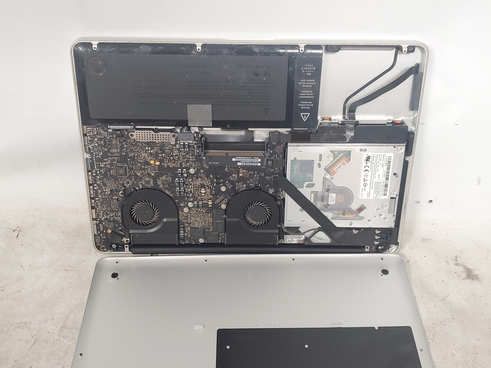 Apple A1286 15″ MacBook Pro Laptop Computer Silver No HDD