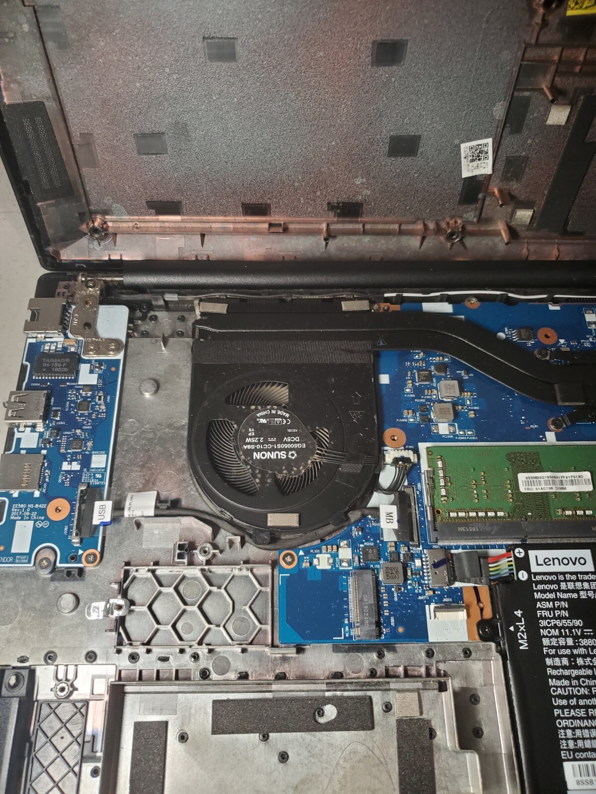 Lenovo ThinkPad E585 15.6″ Ryzen 3 2200U 4GB RAM No HDD/SSD/OS! FAN ERROR! #69