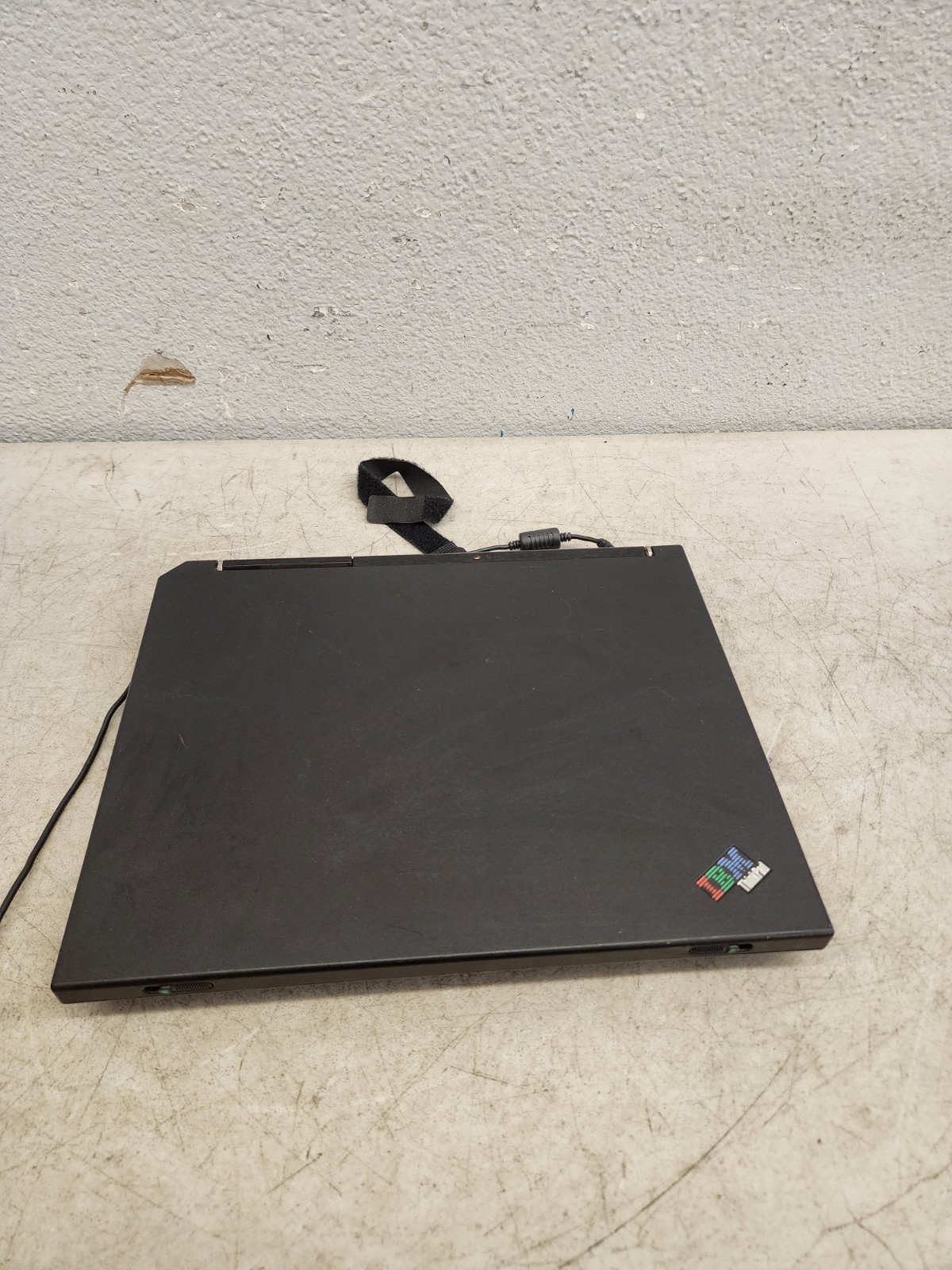 IBM Thinkpad Type 2652 A31 Windows 2000 Professional 1-2CPU -POWERS ON For Parts
