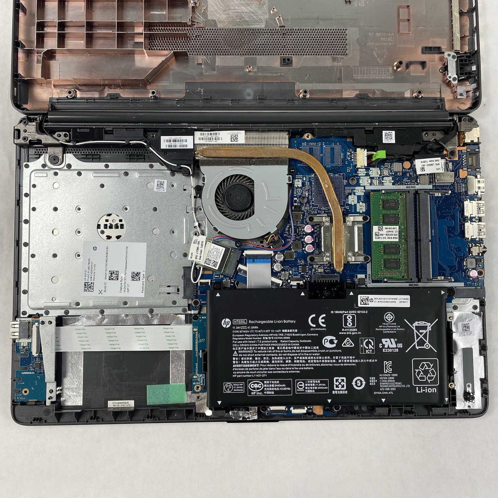 HP 255 G7 15.6″ Ryzen 3 2200U 2.50 GHz 8 GB RAM No SSD/OS/AC – Scratched