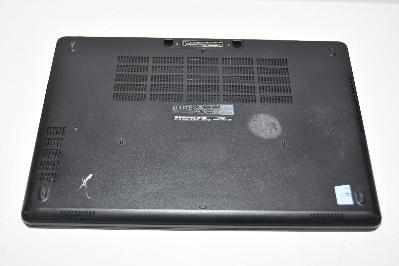 ^ Dell Latitude E5570 15.6″ Intel i7 “Parts Unit” No Power / Ram / HD / Battery