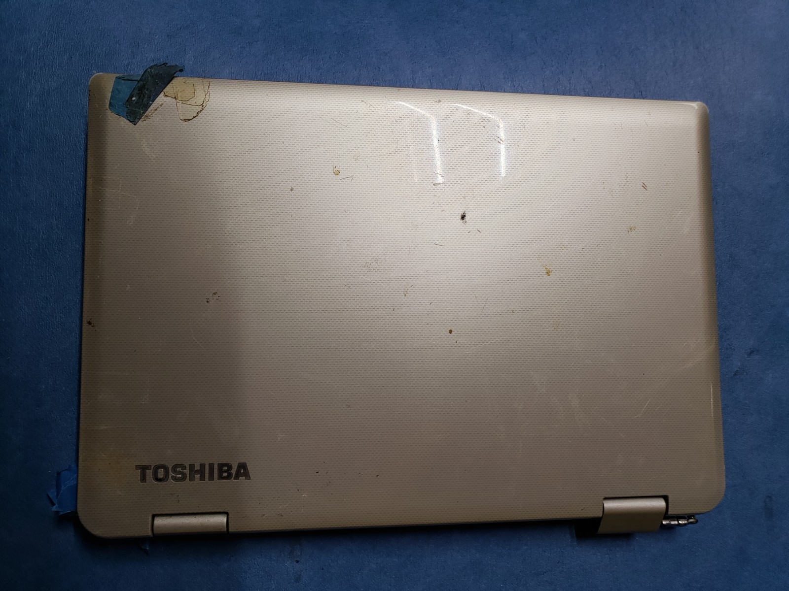 Toshiba Satellite Radius 11 L15W-B1302 Laptop damaged and dirty for parts