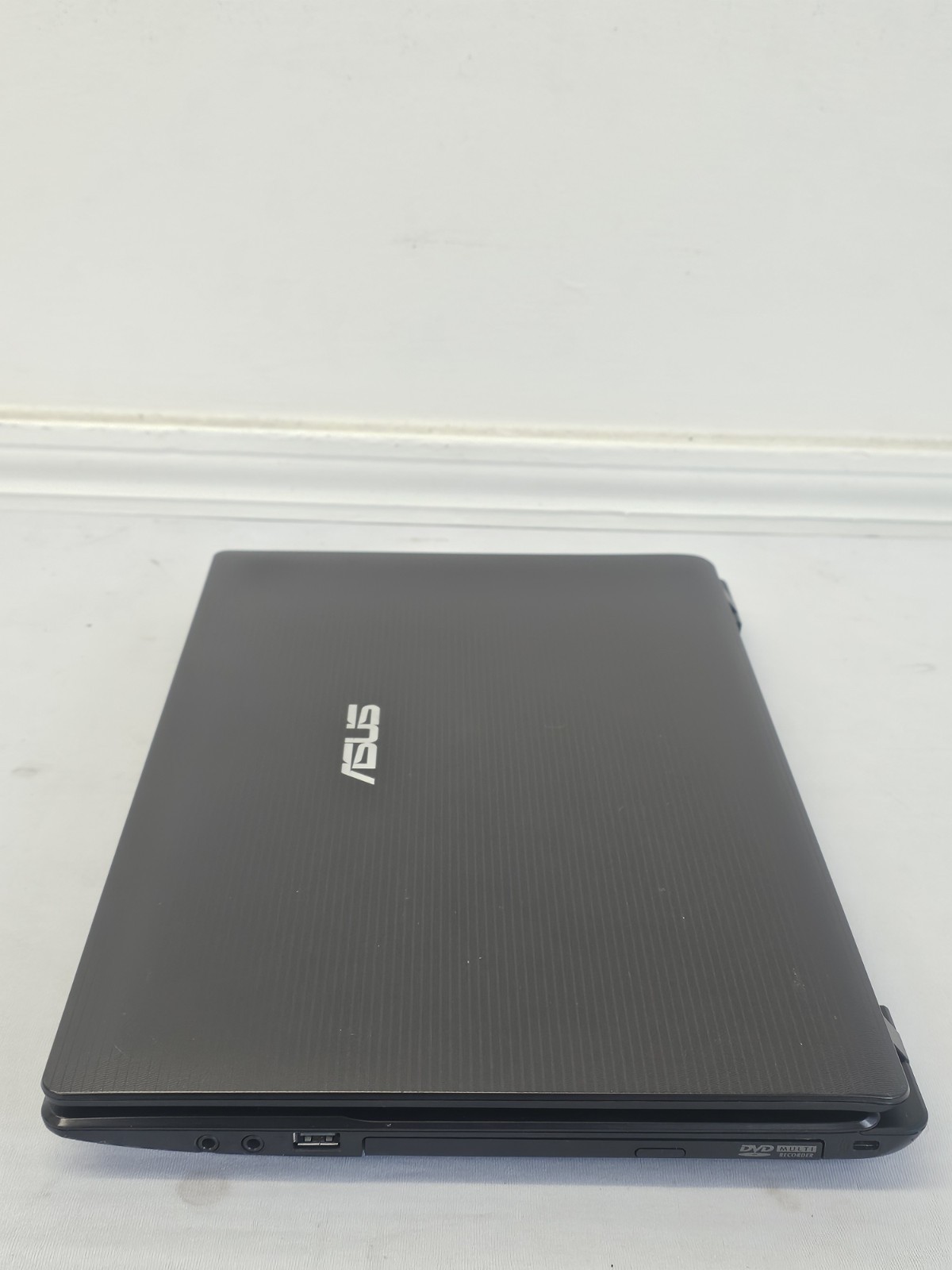 ASUS A53U Laptop – AMD Brazus C60 – 6GB RAM – 500GB HDD – NO BATT – Windows 10