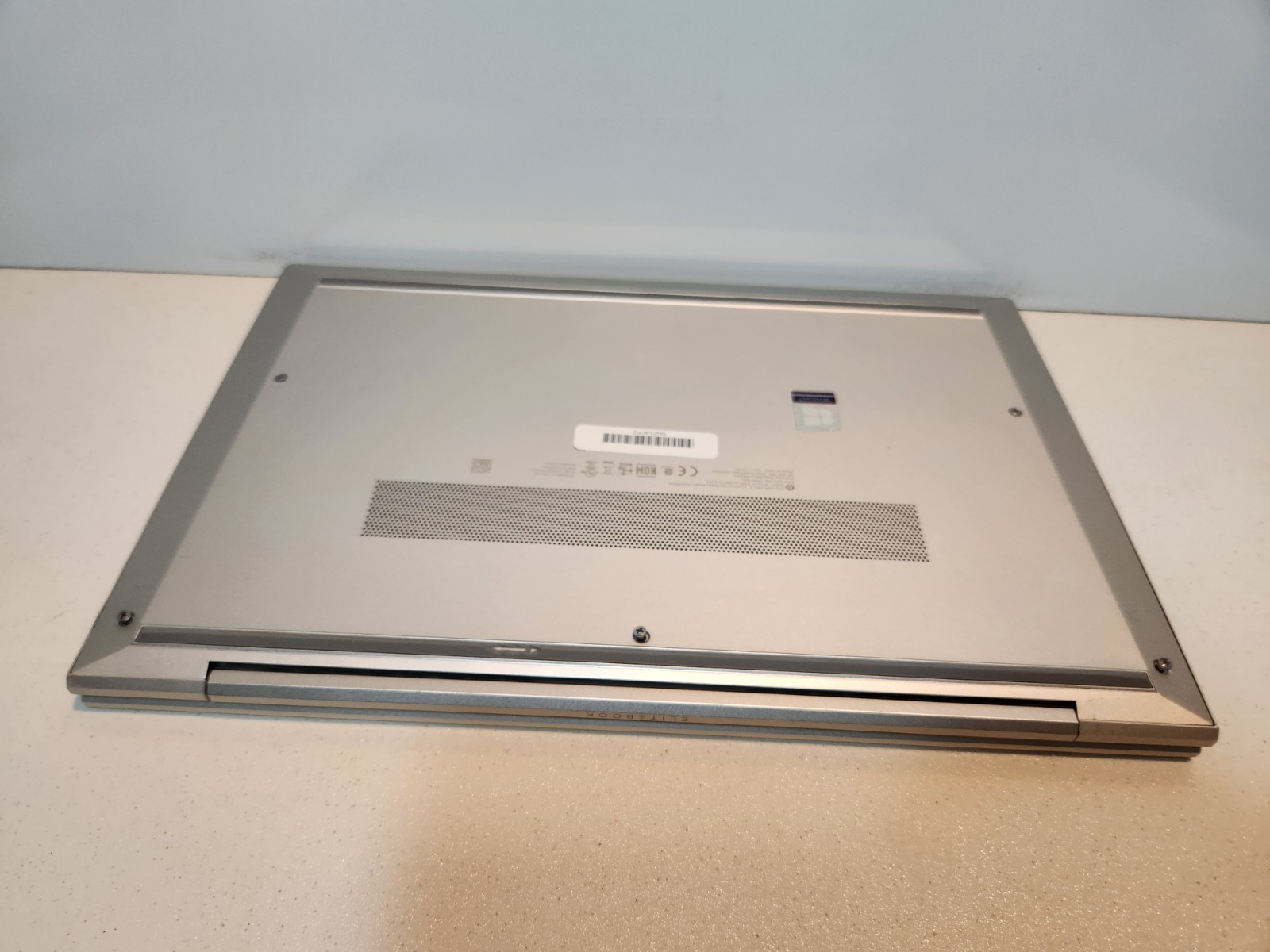 HP Elitebook 840 G8 14 FHD i5-1145G7 2.60GHz 16GB 512GB SSD – MINOR BEZEL SPLIT