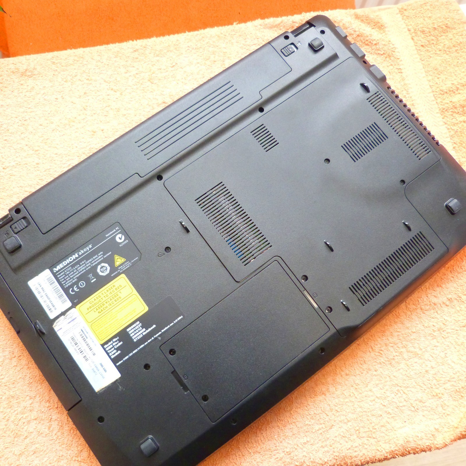 Medion E7222 17 inch HDP DOLBY CINEMA l Windows 11 3x HDD SSD l 12GB RAM…