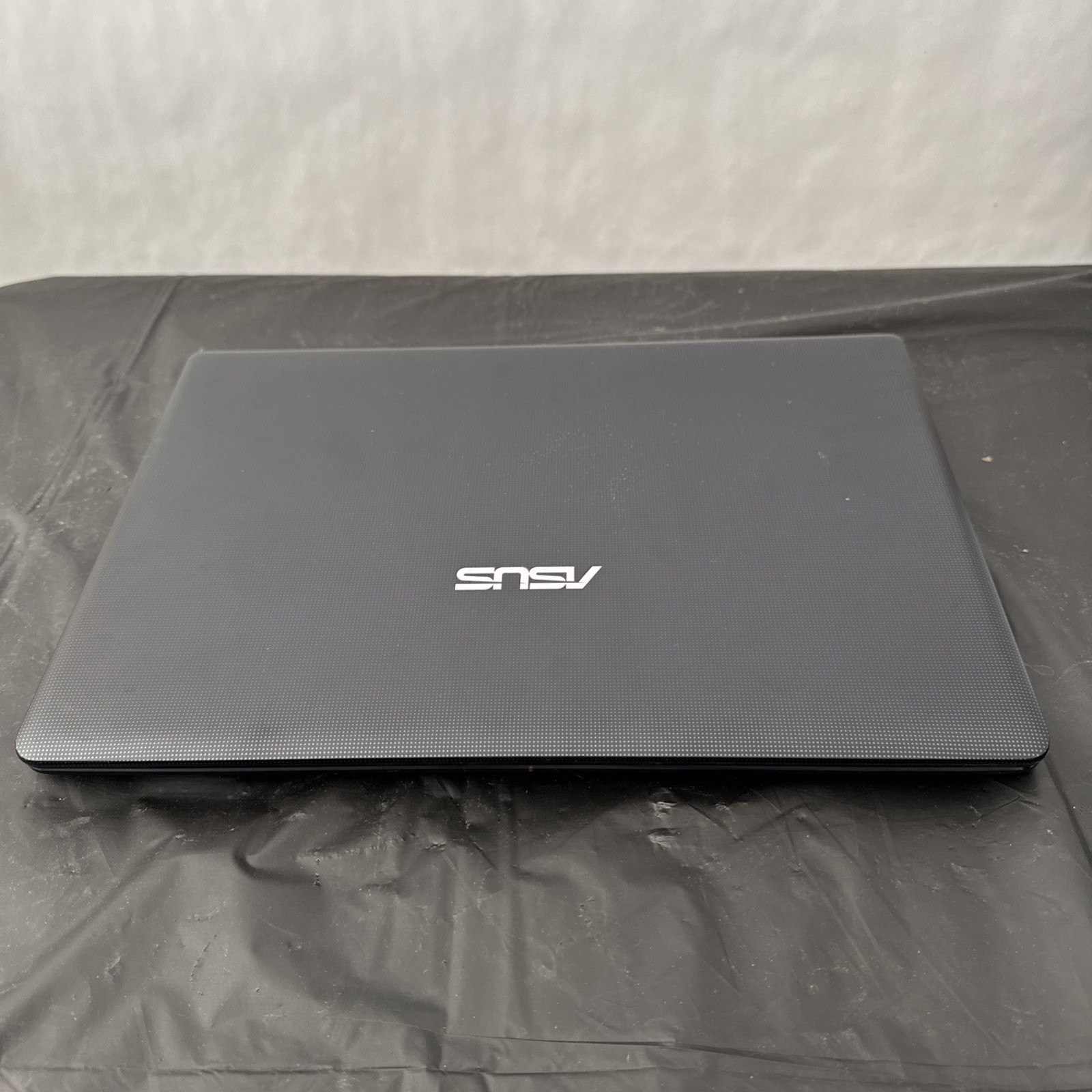 Asus X401A Intel Pentium B970 2.3GHz 4 GB not working parts only.