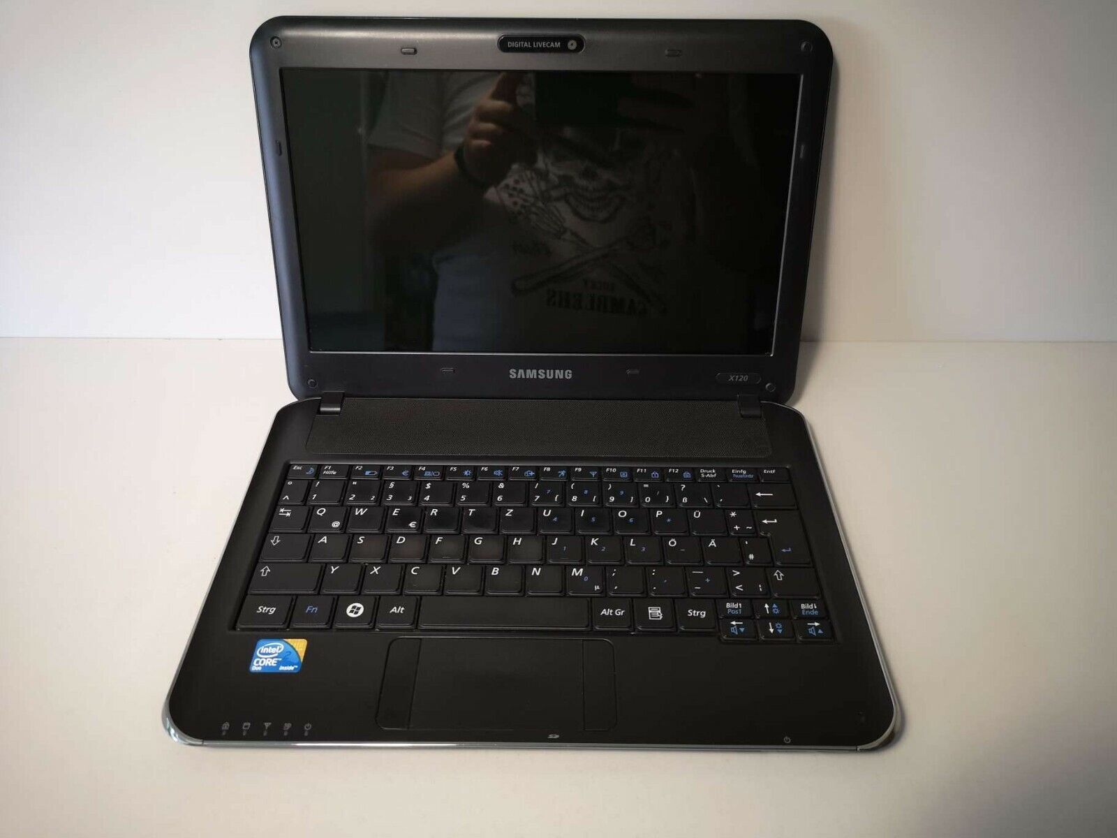 Samsung NP-X120 11.6” HD 4GB/500GB HDD C2D U7300 1.3Ghz HDMI Win7 Professional