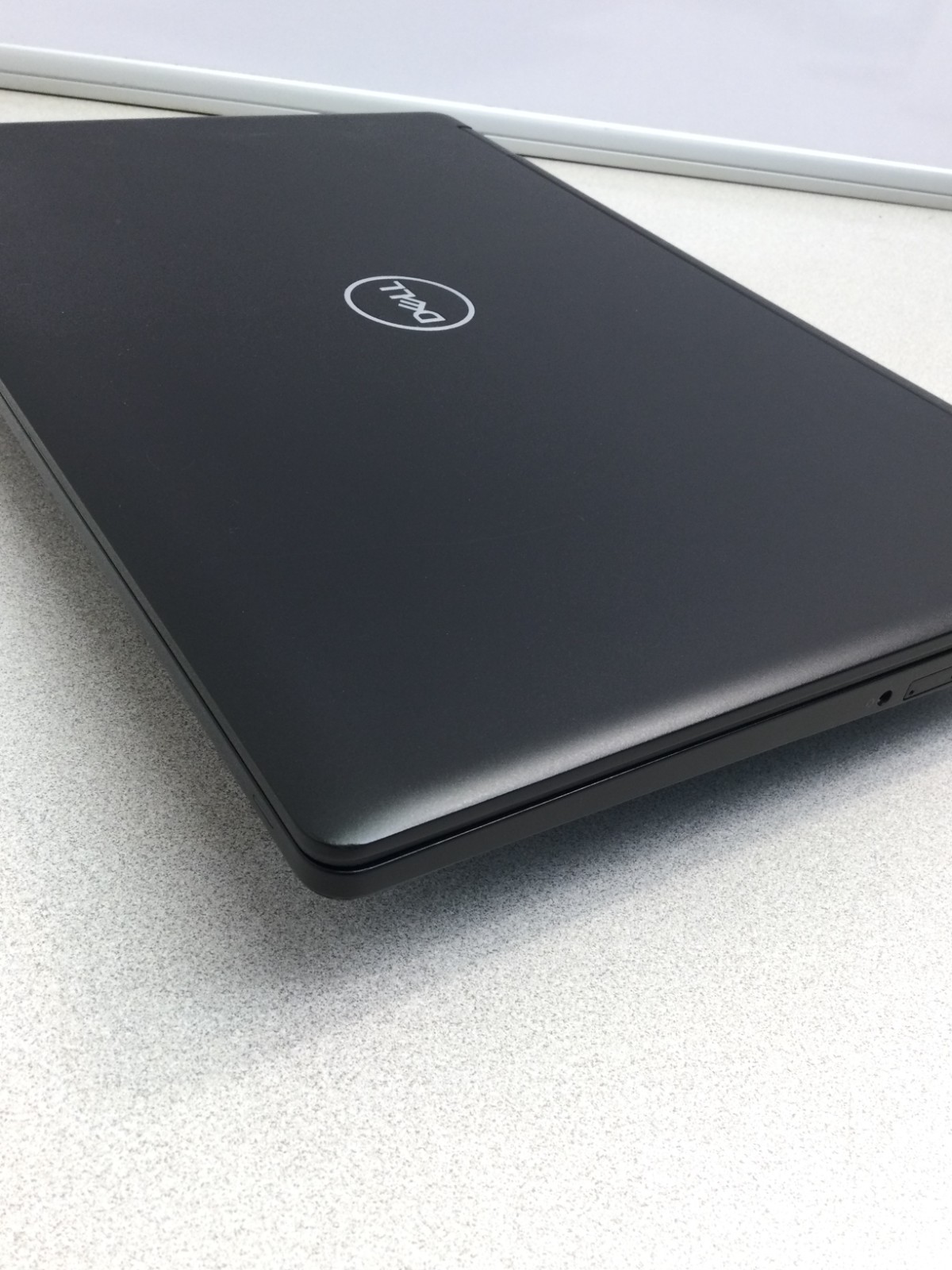 Dell Latitude 5590 15.6″ (256GB SSD, Intel Core i5-8250U, 1.6GHz, 8GB RAM