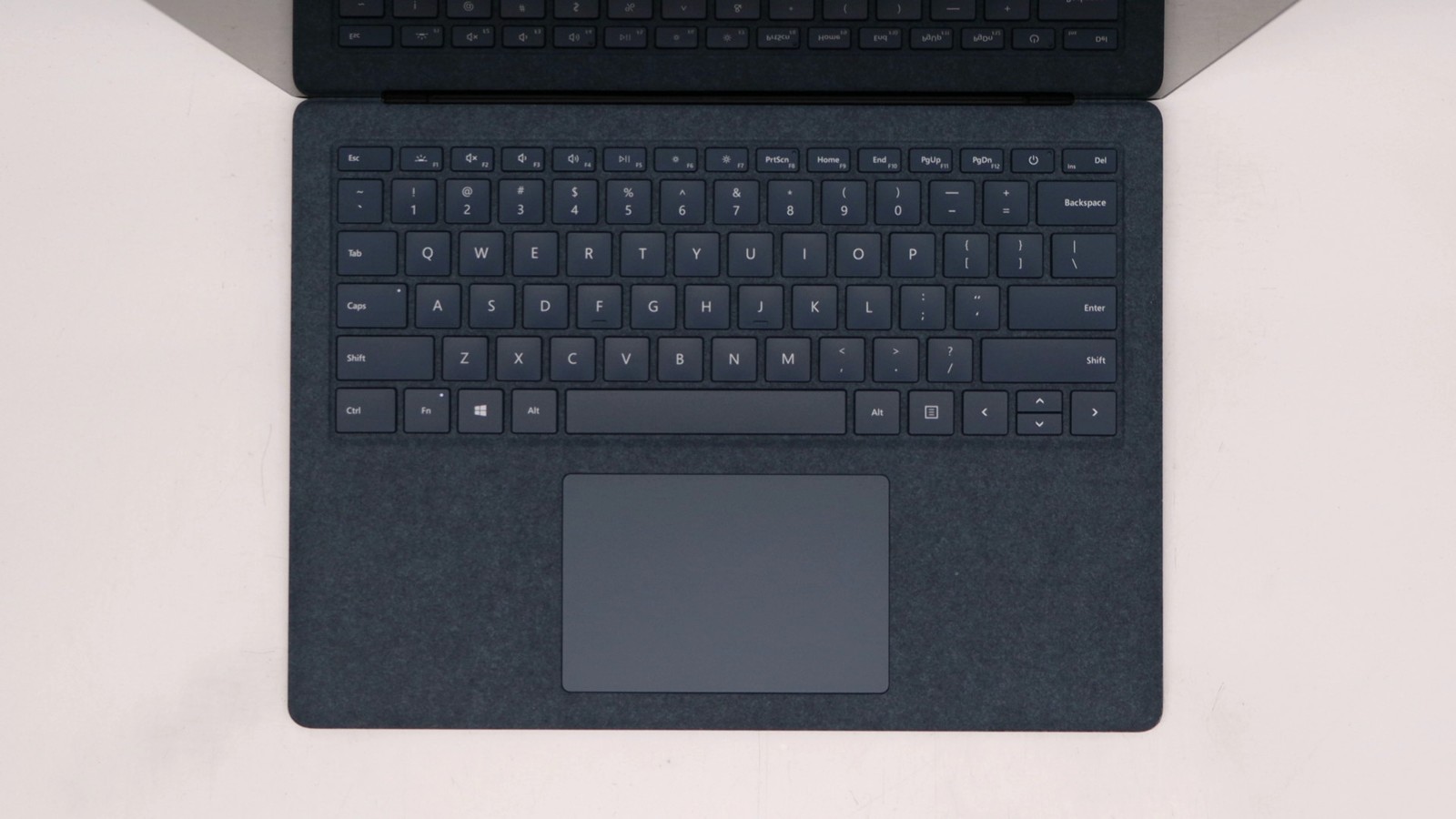 Microsoft Surface Laptop 3 14″ i5-1035g7 16GB 256GB – Very Good