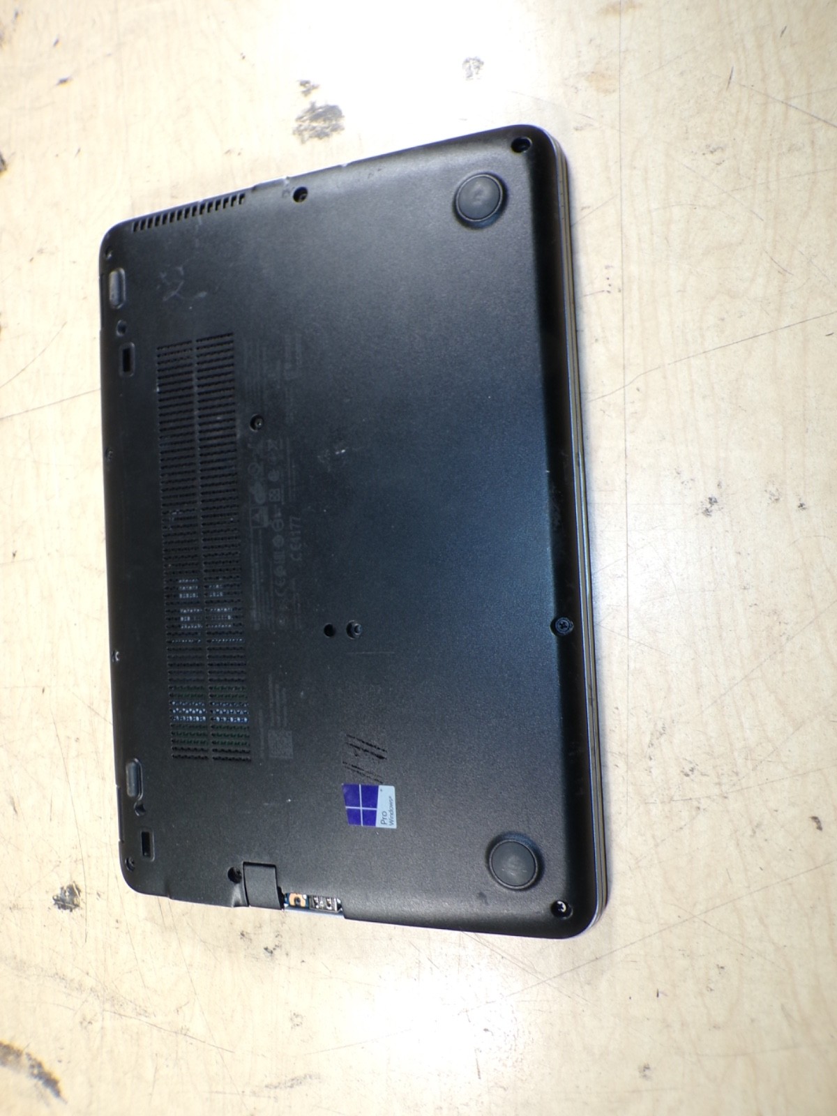 HP ELITEBOOK 820 G4 INTEL CORE I5-7300U 2.60GHZ 8GB RAM **NO HD/ NO CADDIE