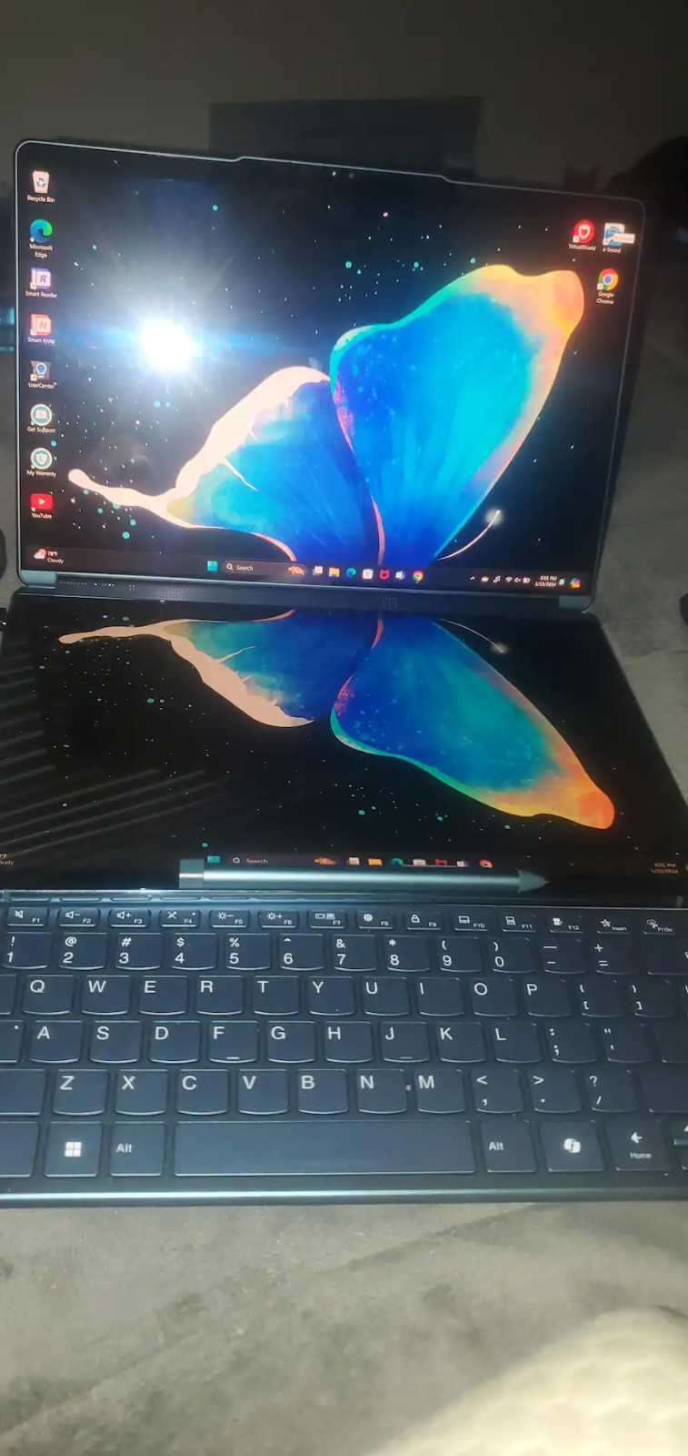 Lenovo Yoga Book 9i 13.3″ Dual Screen OLED – Intel Core Ultra 7 – 16GB – 1TB SSD