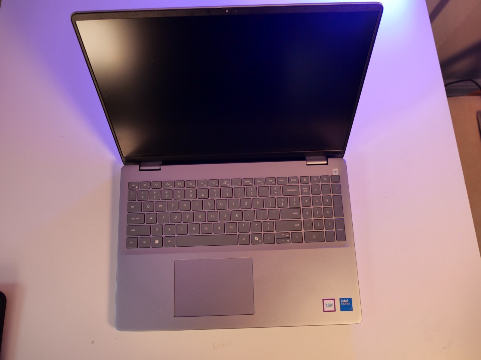 Dell 16 (DC16251) — 16″ FHD+ Touchscreen — Intel Core 7 150U / 16GB / 1TB SSD