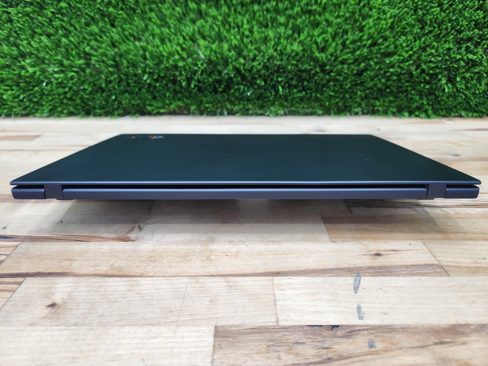 Lenovo ThinkPad X1 Carbon Gen 8 14″ QHD i7-10610U 16GB 256GB SSD Windows 11 Pro~