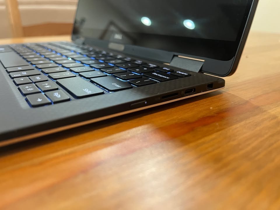 Dell XPS 13 9365 2-in-1 13.3″ FHD TouchScreen Core i7-7Y75 8GB 256GB SSD Win 10