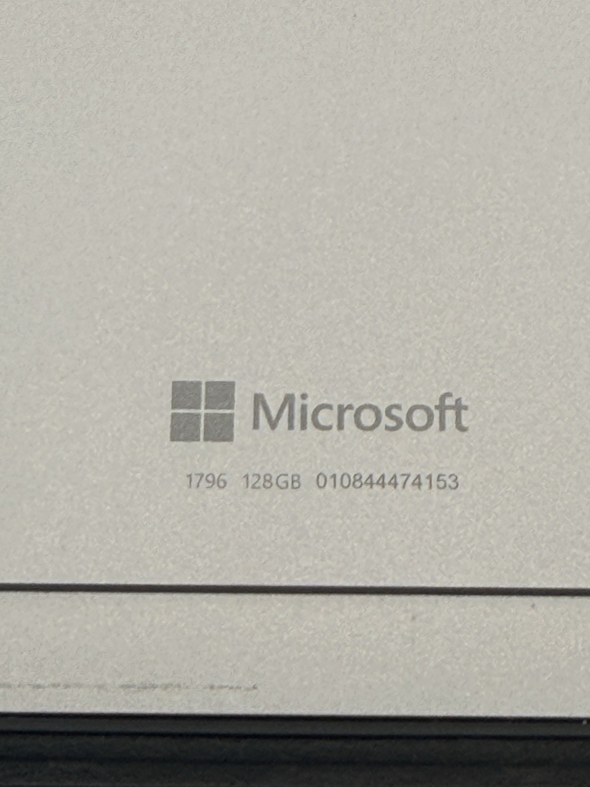 Microsoft Surface Pro 1796 12.3” Intel i5-7300U 2.6GHz 4GB RAM 128GB SSD WIN10P