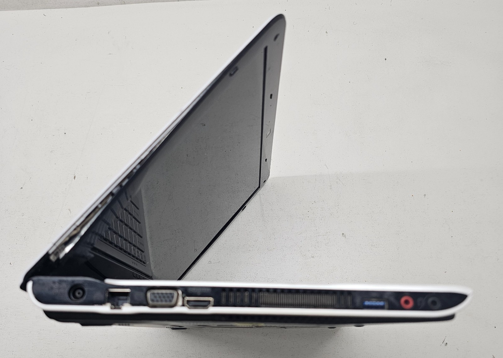 Sony Vaio Series E Laptop Intel Core i3 2nd Gen 6GB Ram NO HD/OS (FL)