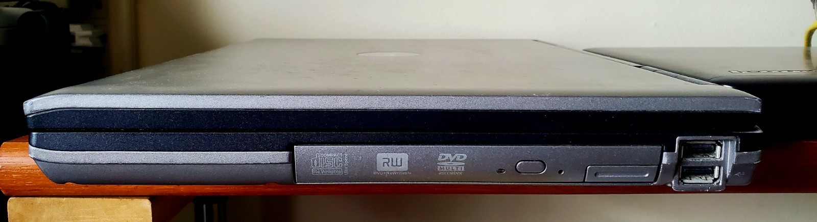 Complete Dell Latitude D830 15.4″/2.40GHz/4GB/120GB/DVDRW/WiFi/Serial DSUB/Win10