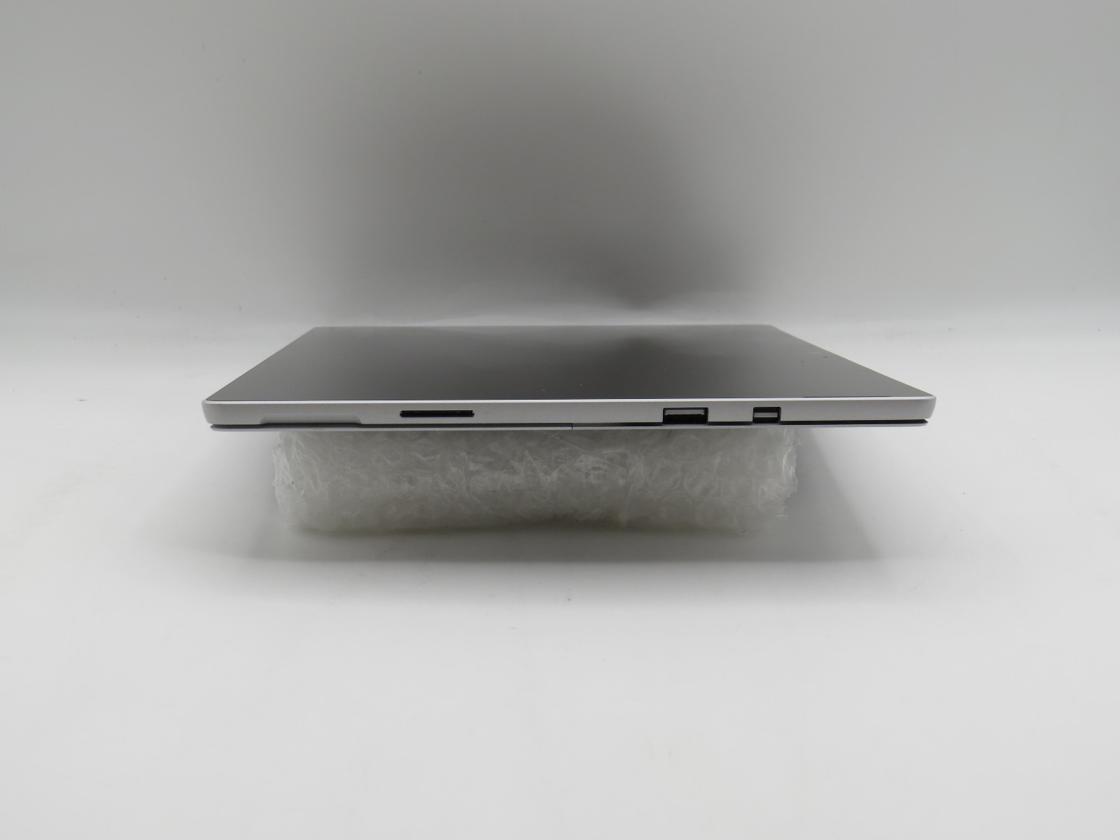 Microsoft Surface Pro 5 1796 | M3-7Y30 | 4GB RAM | 128GB SSD | No OS / AC