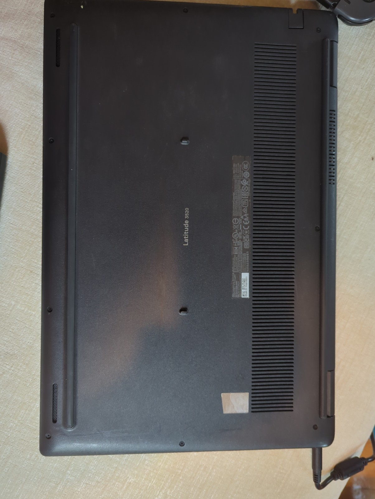 Latitude 3520 i3