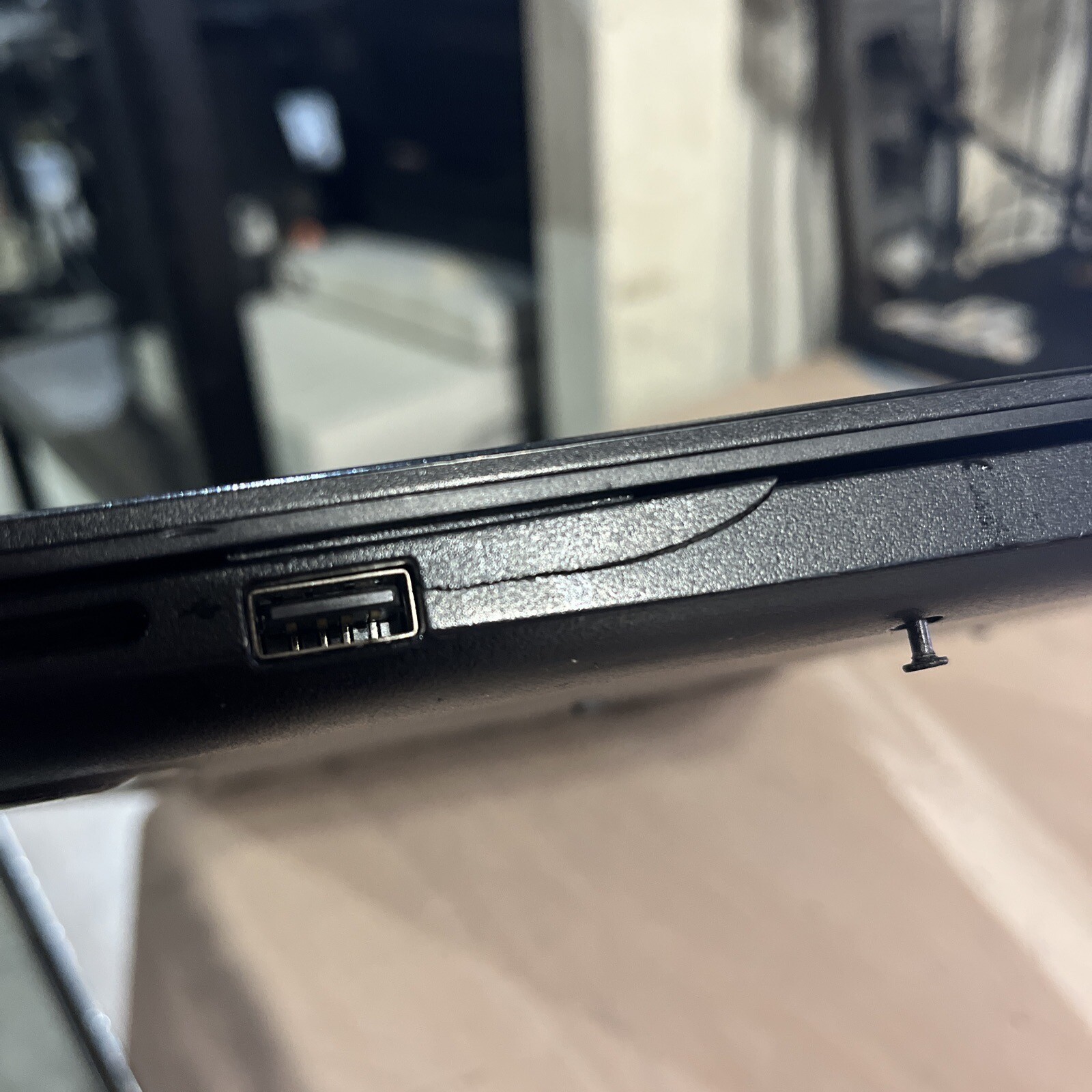 DELL LATITUDE 3490 INTEL CORE I5-8250U 1.60GHZ 8GB RAM NO HD .