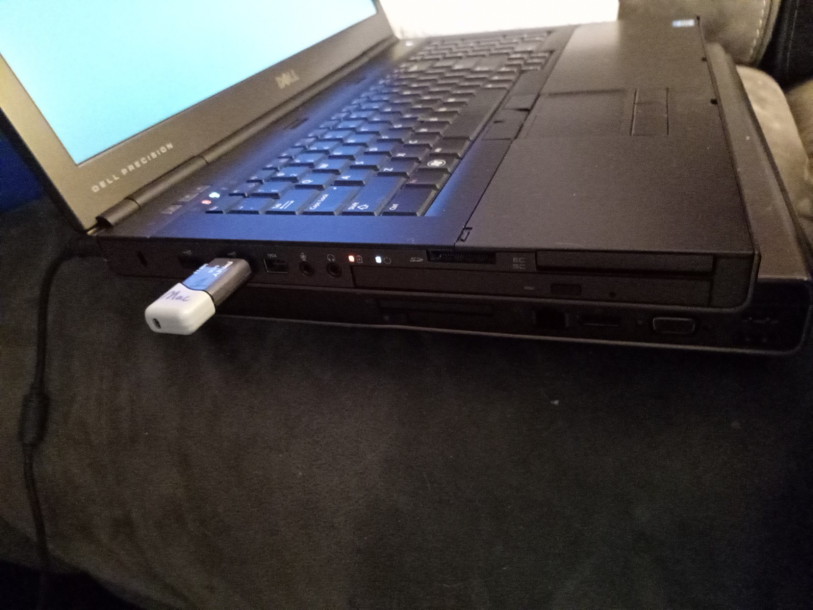 Dell Precision M6600 17.3″ Laptop – i7-2760QM / 8GB / 320gb / Win10 Dead Battery