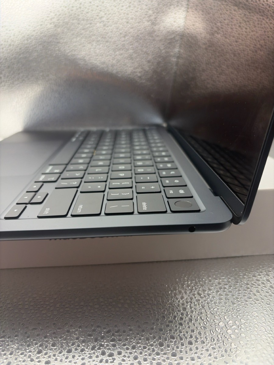 APPLE 13″ MACBOOK AIR M4 CHIP, 10-CORE CPU / 8-CORE GPU16GB /256GB (TDW045583)